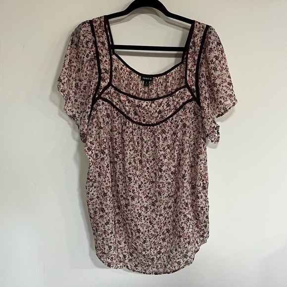 Torrid Crinkle Chiffon Flutter Sleeve Top - Picture 4 of 14